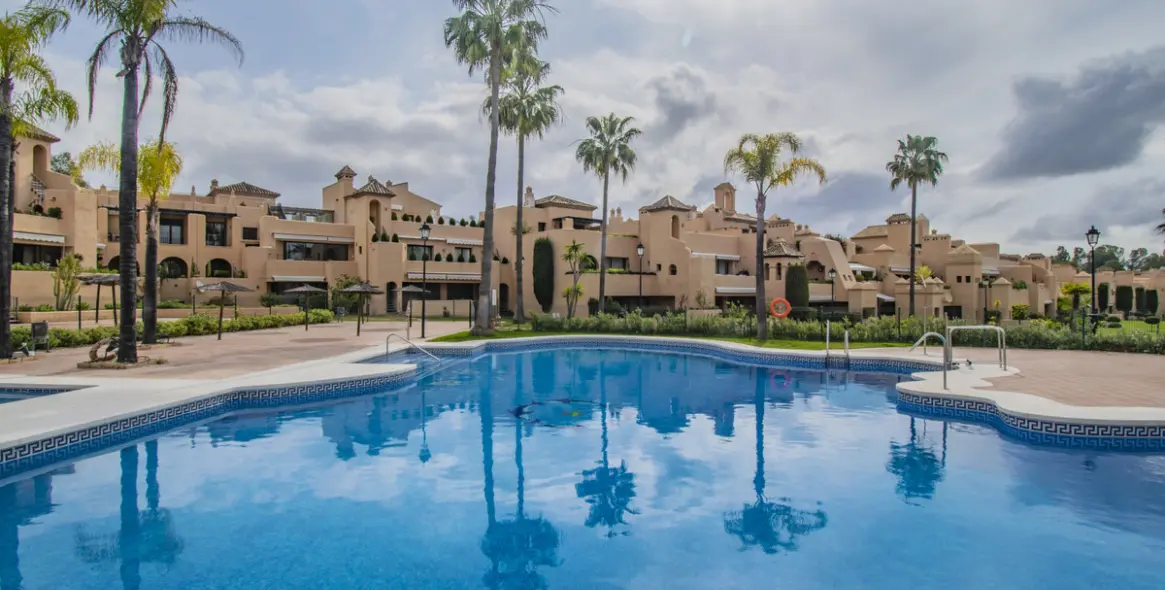 Sale of ground floor apartment in Atalaya 5