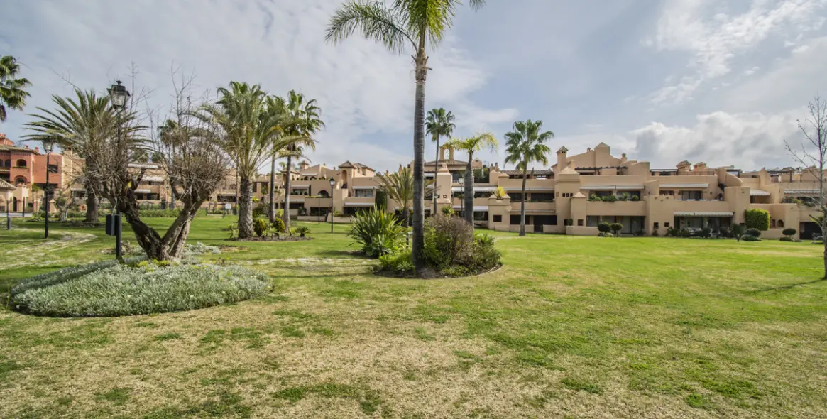 Sale of ground floor apartment in Atalaya 7