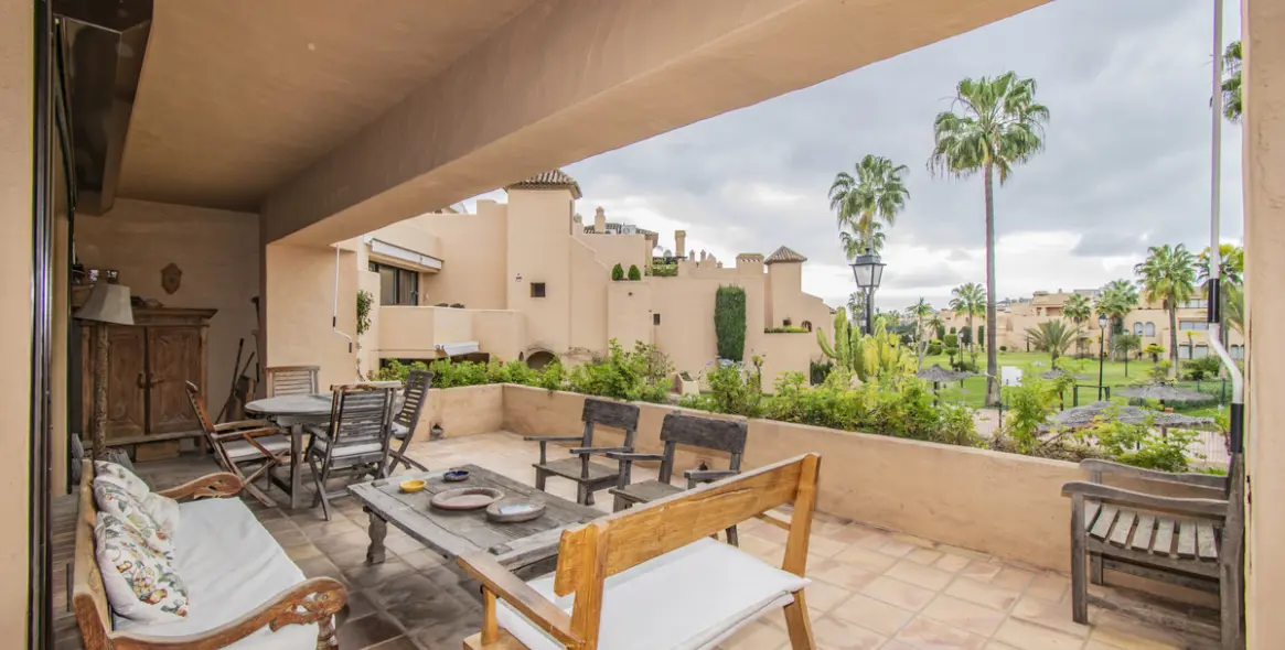 Sale of ground floor apartment in Atalaya 8