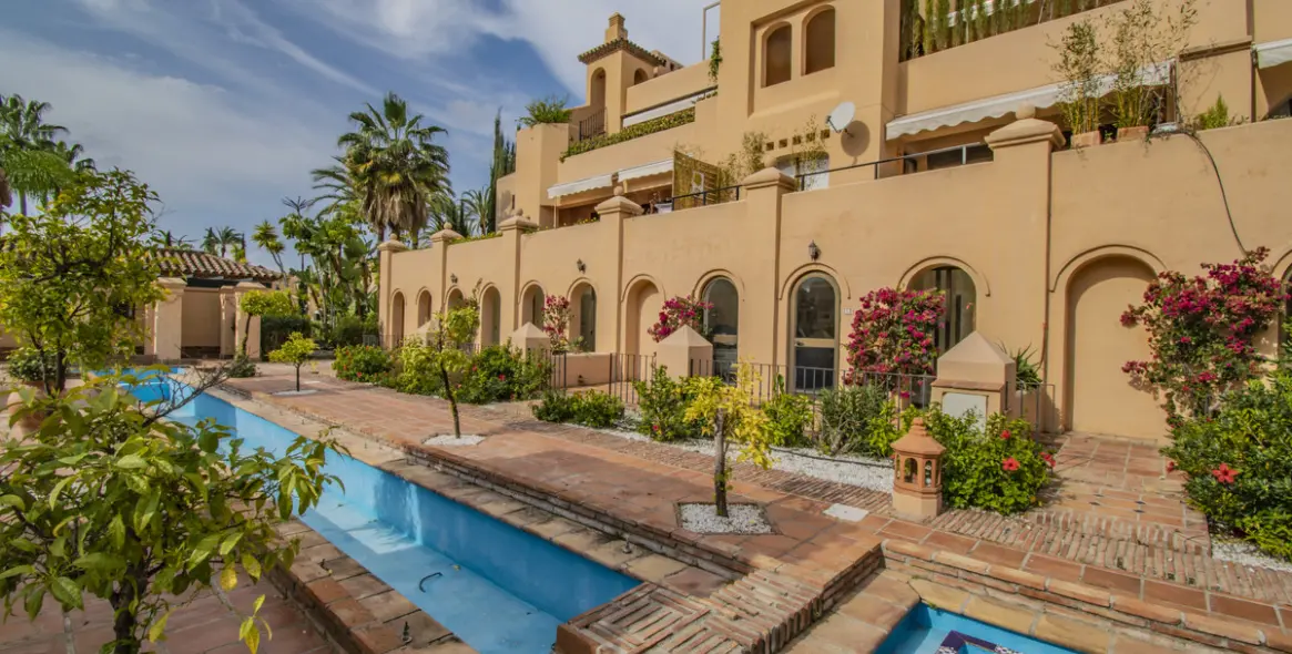 Sale of ground floor apartment in Atalaya 13