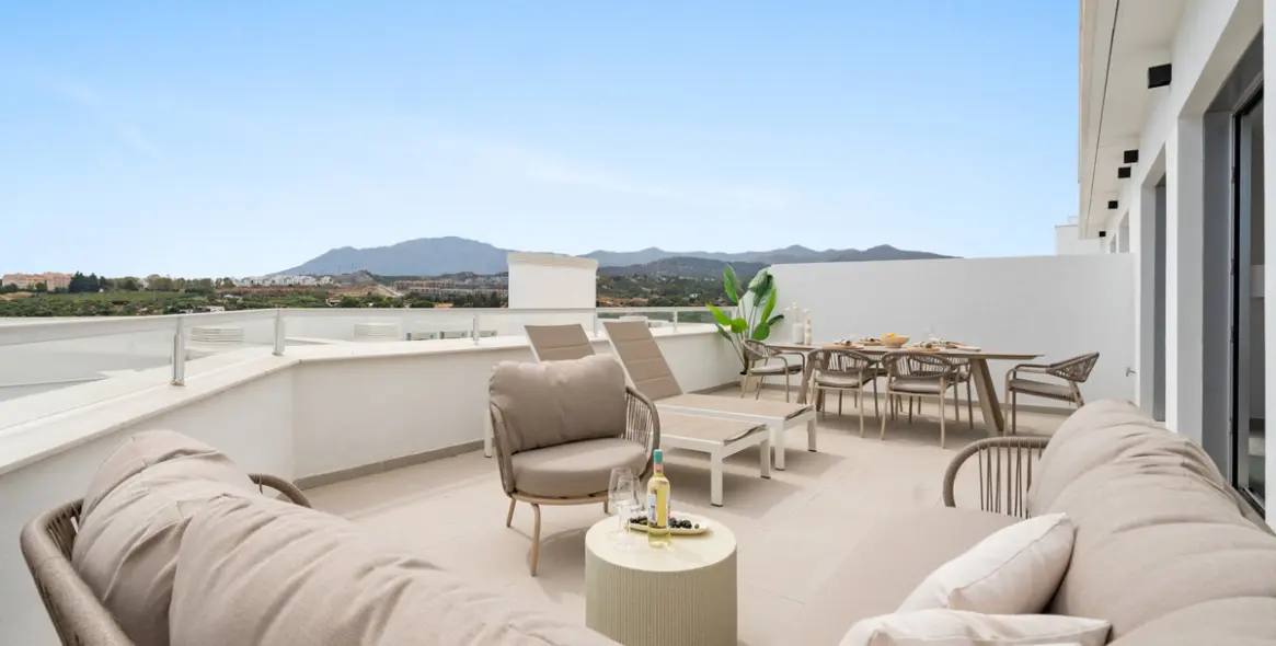 Sale of penthouse in Estepona (district Estepona) 1