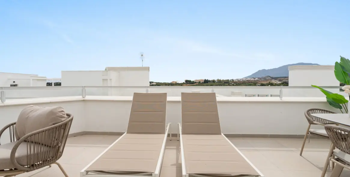 Sale of penthouse in Estepona 11