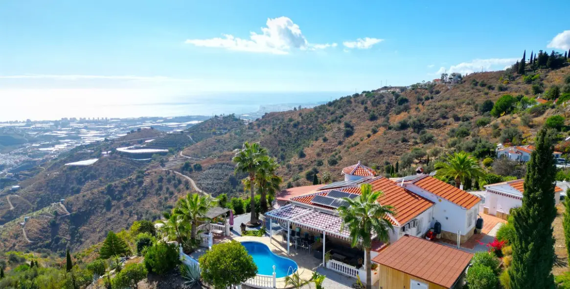 Sale of detached villa in Costa del Sol East 4