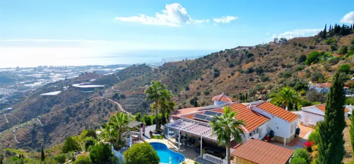 Detached villa R5216437 3