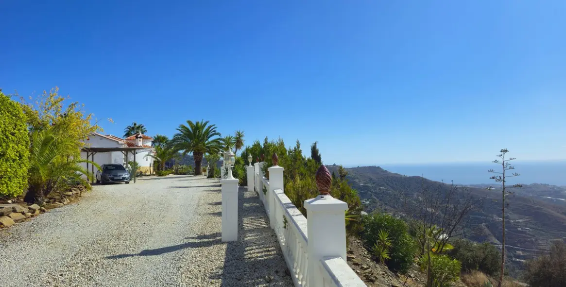 Sale of detached villa in Costa del Sol East 7