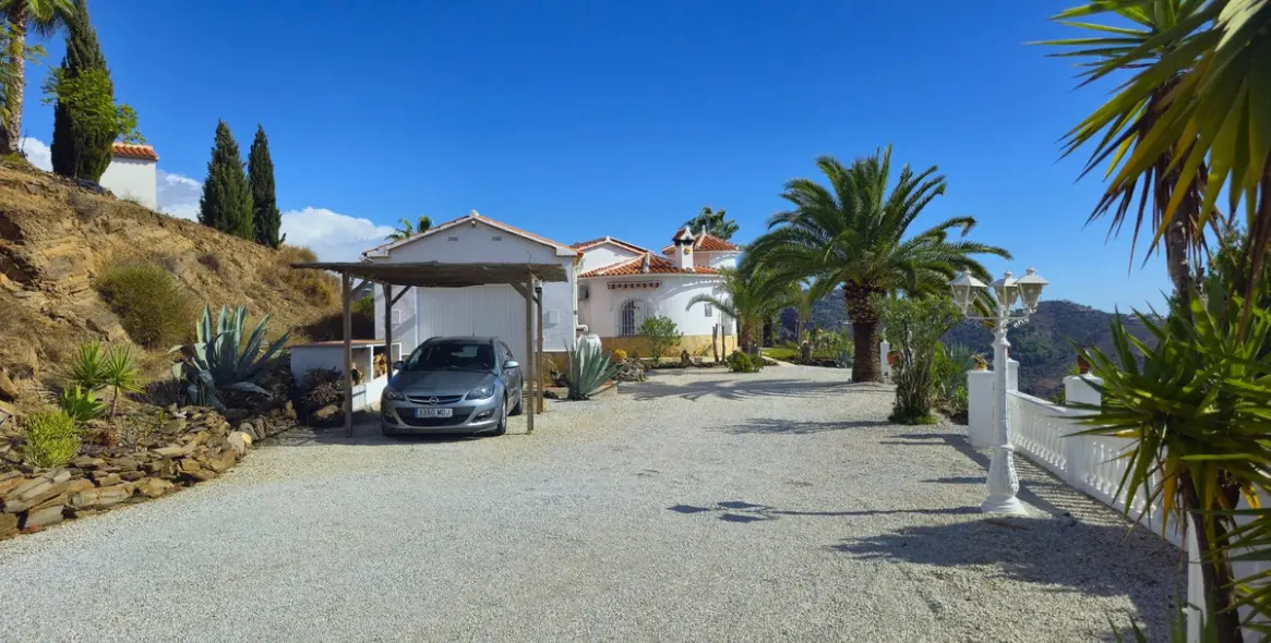 Sale of detached villa in Costa del Sol East 8