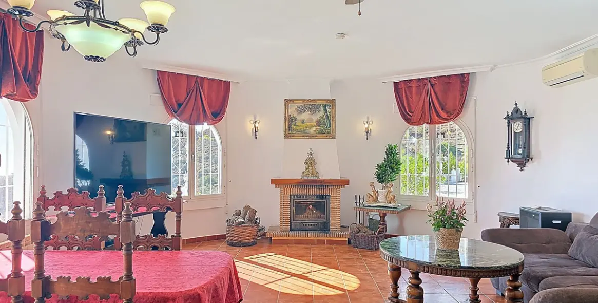 Sale of detached villa in Arenas 12