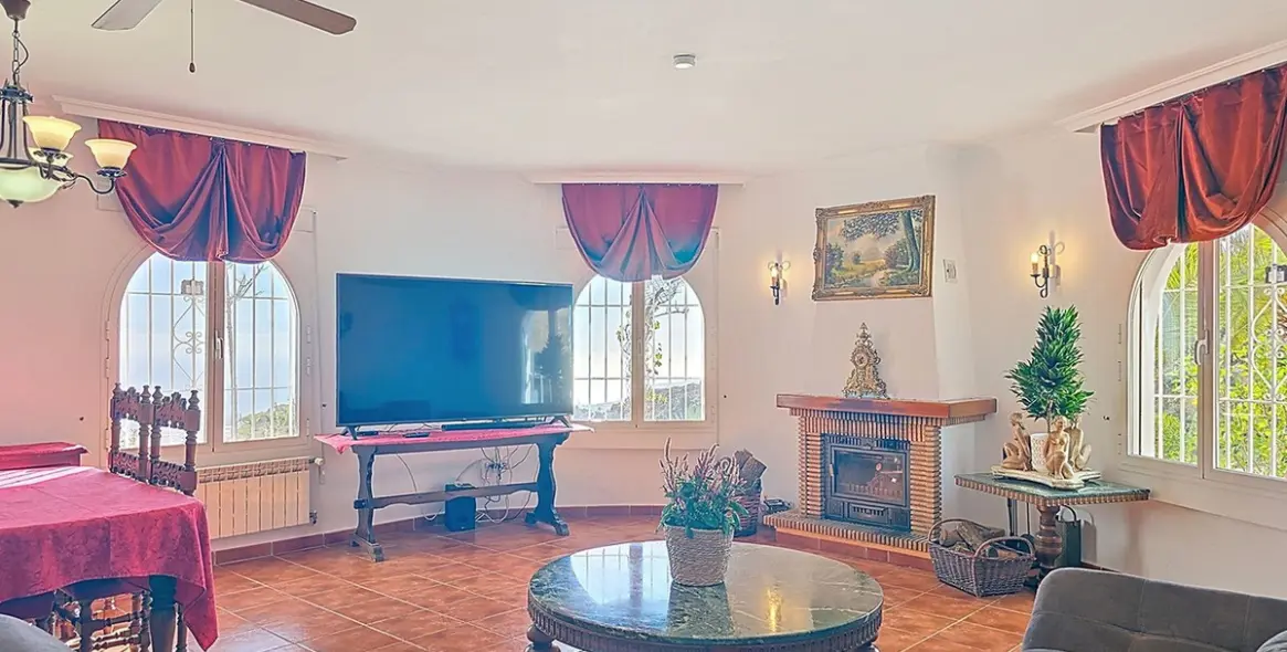 Sale of detached villa in Arenas 13