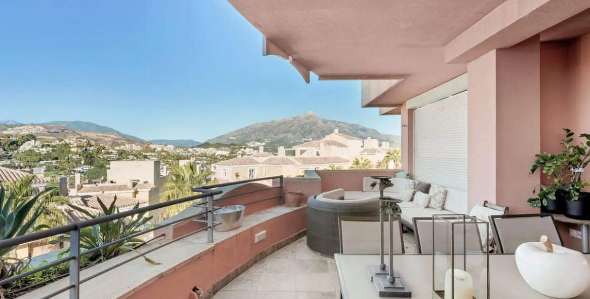 Venta de apartamento en planta media en Nueva Andalucía 4