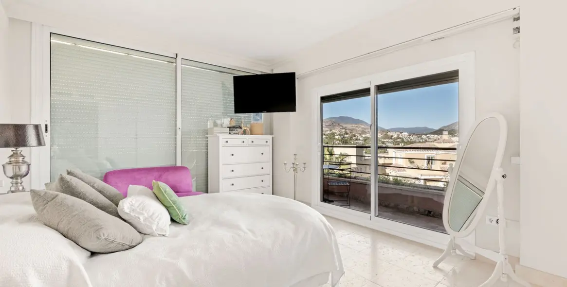 Venta de apartamento en planta media en Nueva Andalucía 10