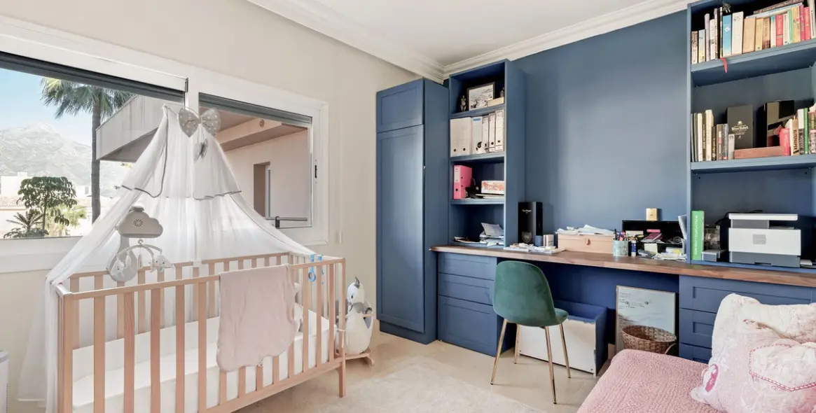 Venta de apartamento en planta media en Nueva Andalucía 12