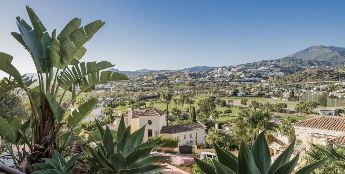 Venta de apartamento en planta media en Nueva Andalucía 14