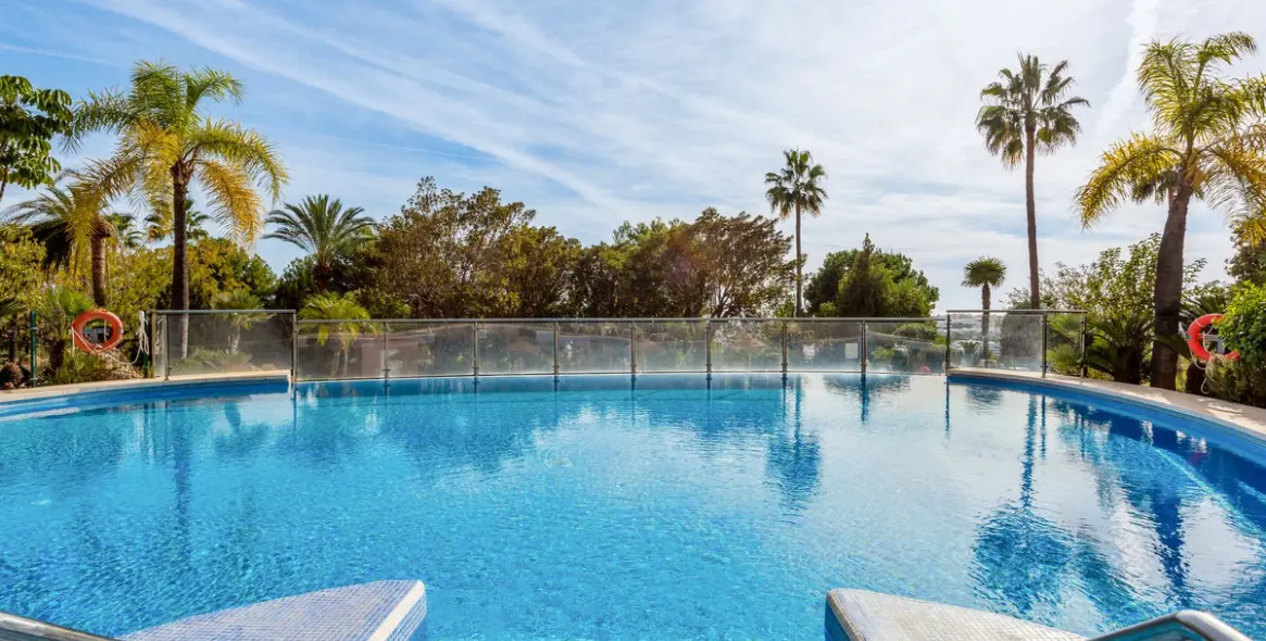 Venta de apartamento en planta media en Nueva Andalucía 15