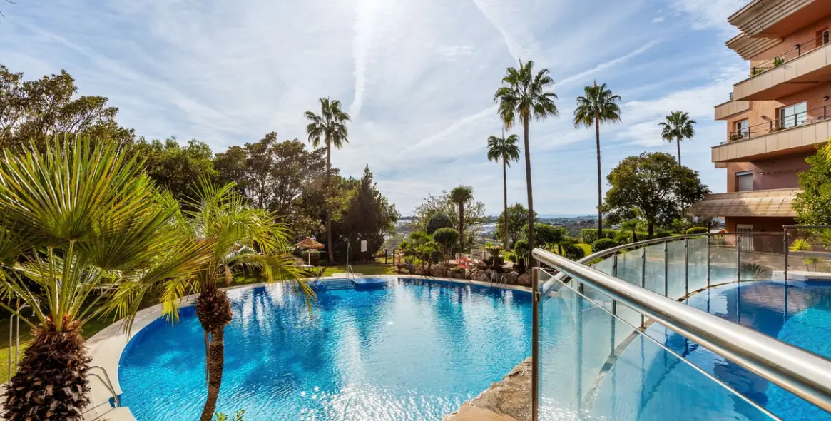 Venta de apartamento en planta media en Nueva Andalucía 16