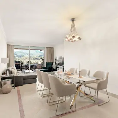 Sale of middle floor apartment in Nueva Andalucía
