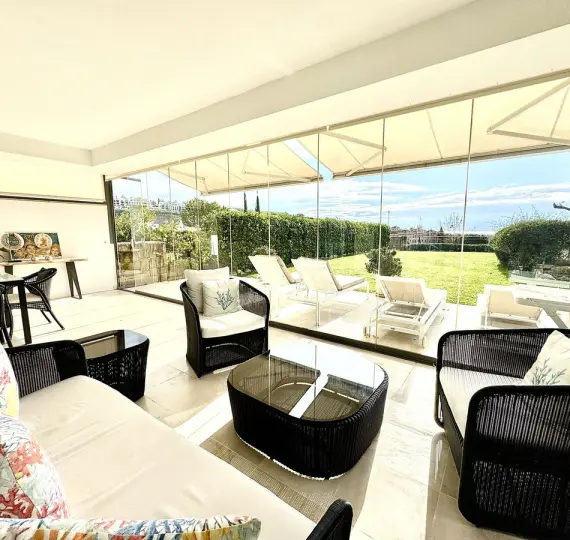 Продажа апартаментов на первом этаже в Los Flamingos