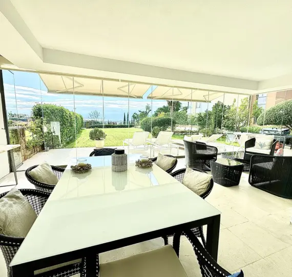 Продажа апартаментов на первом этаже в Los Flamingos