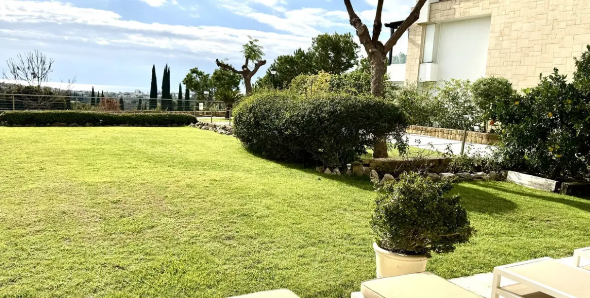 Продажа апартаментов на первом этаже в Los Flamingos 3