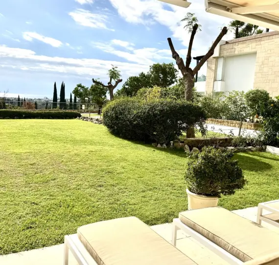 Продажа апартаментов на первом этаже в Los Flamingos