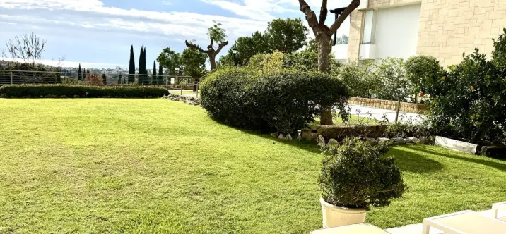 Продажа апартаментов на первом этаже в Los Flamingos 2