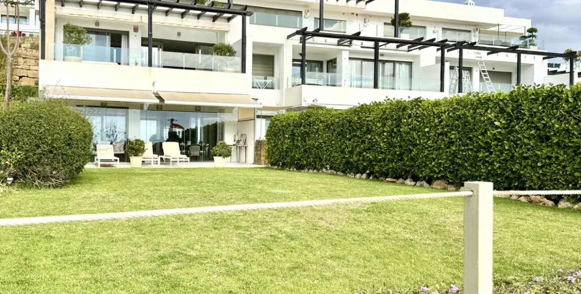 Продажа апартаментов на первом этаже в Los Flamingos 4