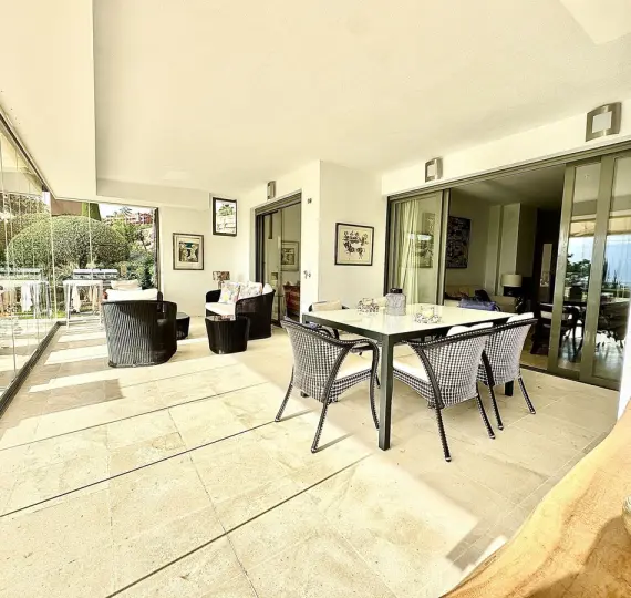 Продажа апартаментов на первом этаже в Los Flamingos