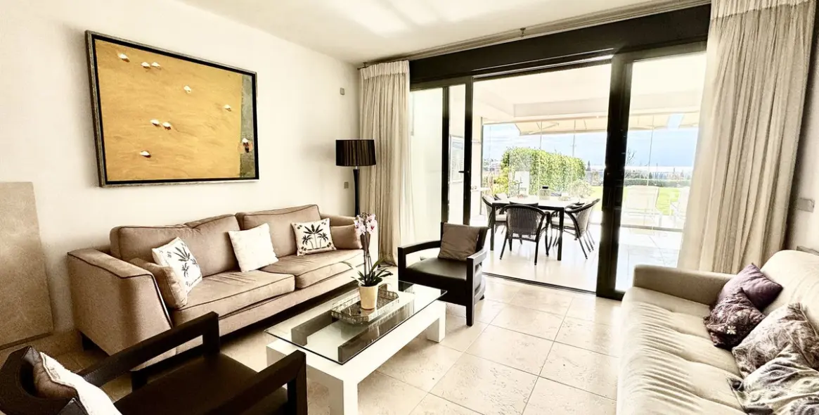 Продажа апартаментов на первом этаже в Los Flamingos 6