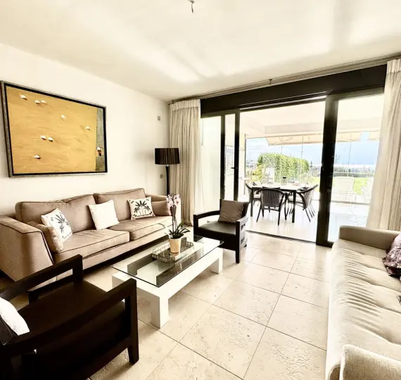 Продажа апартаментов на первом этаже в Los Flamingos