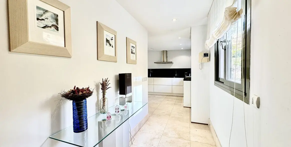 Продажа апартаментов на первом этаже в Los Flamingos 9