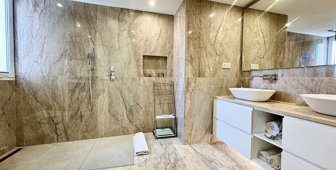 Продажа апартаментов на первом этаже в Los Flamingos 13