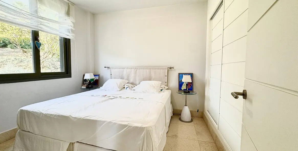 Продажа апартаментов на первом этаже в Los Flamingos 17