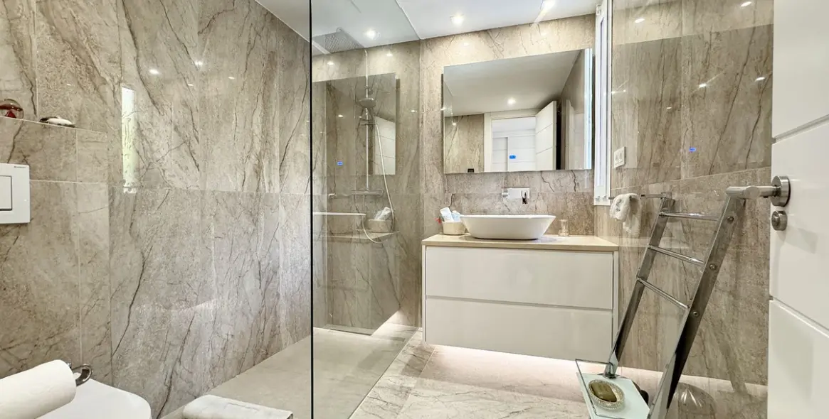 Продажа апартаментов на первом этаже в Los Flamingos 18