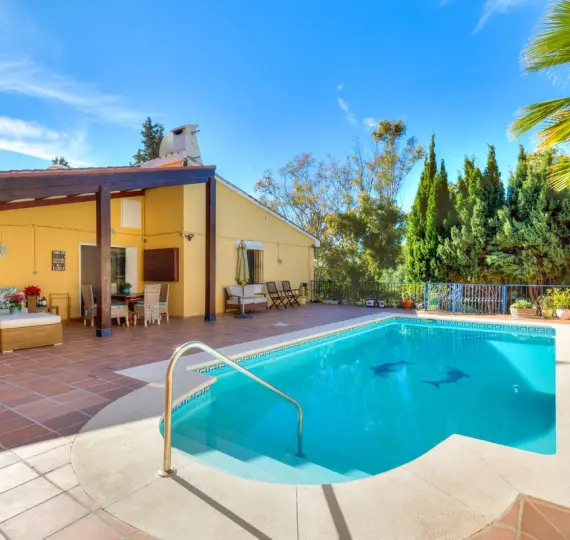 Продажа  отдельно стоящей виллы в Campo Mijas