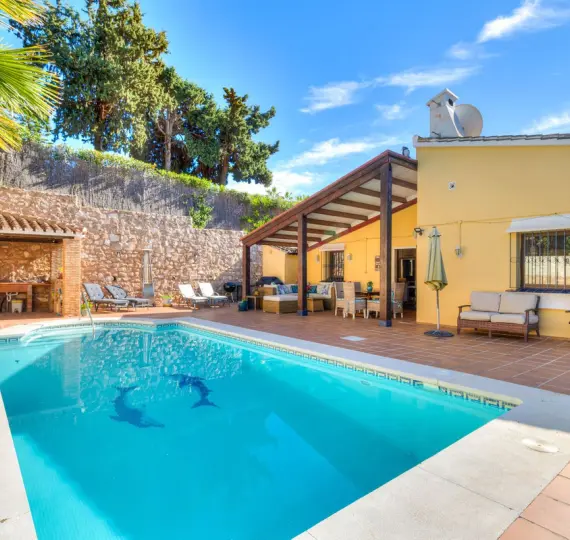 Продажа  отдельно стоящей виллы в Campo Mijas