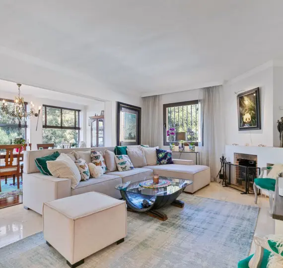 Продажа  отдельно стоящей виллы в Campo Mijas