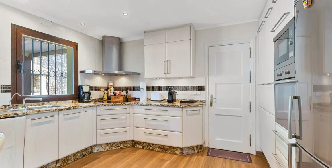 Продажа  отдельно стоящей виллы в Campo Mijas 10