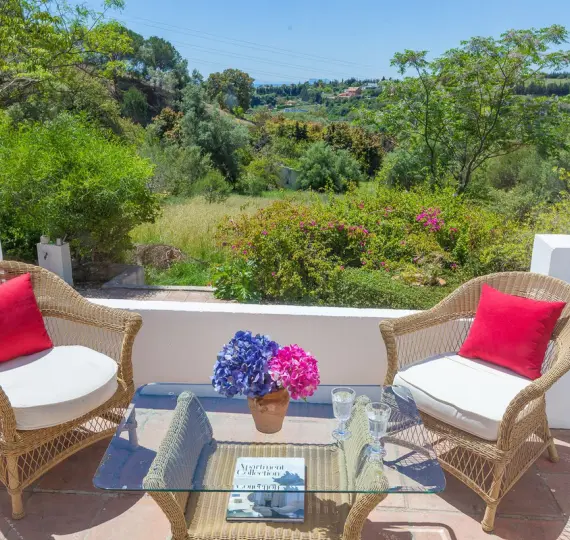 Sale of detached villa in Estepona