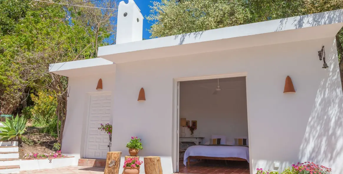 Sale of detached villa in Estepona 17