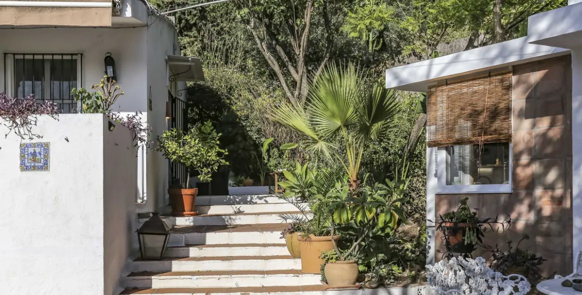 Sale of detached villa in Estepona 25