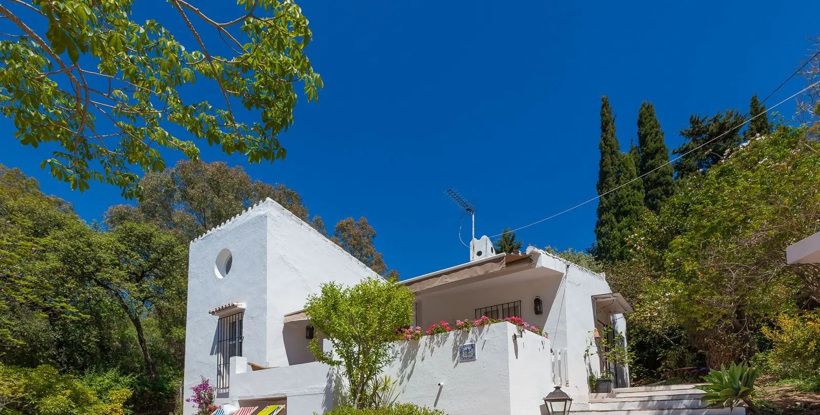 Short-term rent of detached villa in Estepona 12