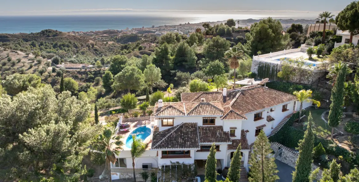 Sale of detached villa in Mijas 1