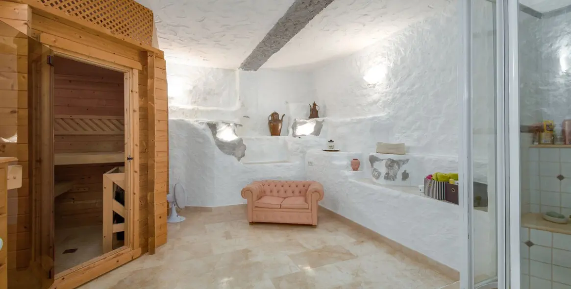 Sale of detached villa in Mijas 38