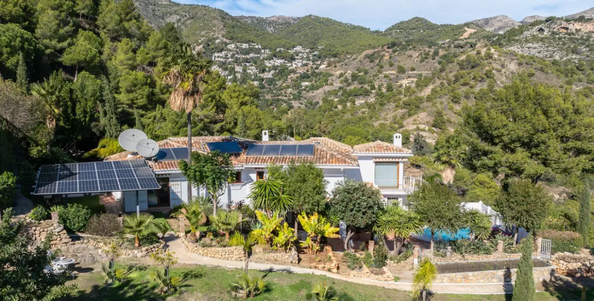 Sale of detached villa in Mijas 43