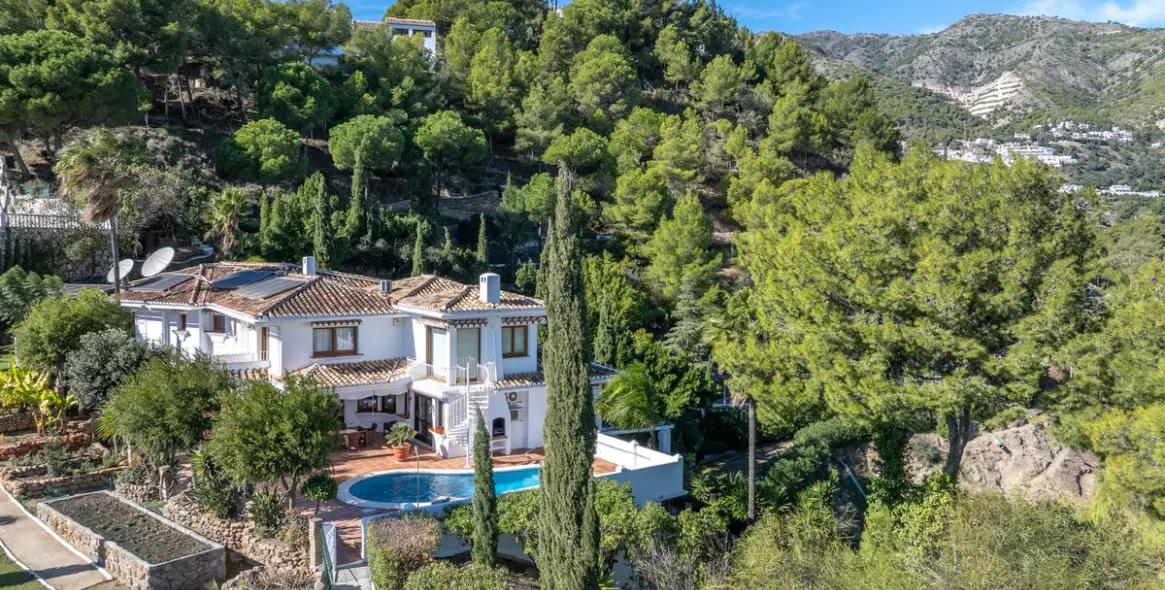 Sale of detached villa in Mijas 44