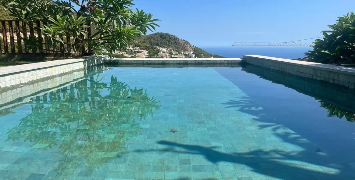 Sale of detached villa in Higueron 1