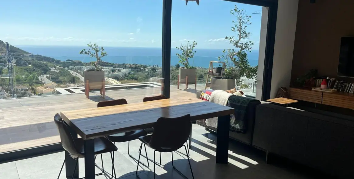 Sale of detached villa in Higueron 3