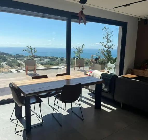 Sale of detached villa in Higueron