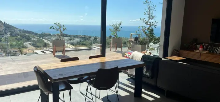 Sale of detached villa in Higueron 2