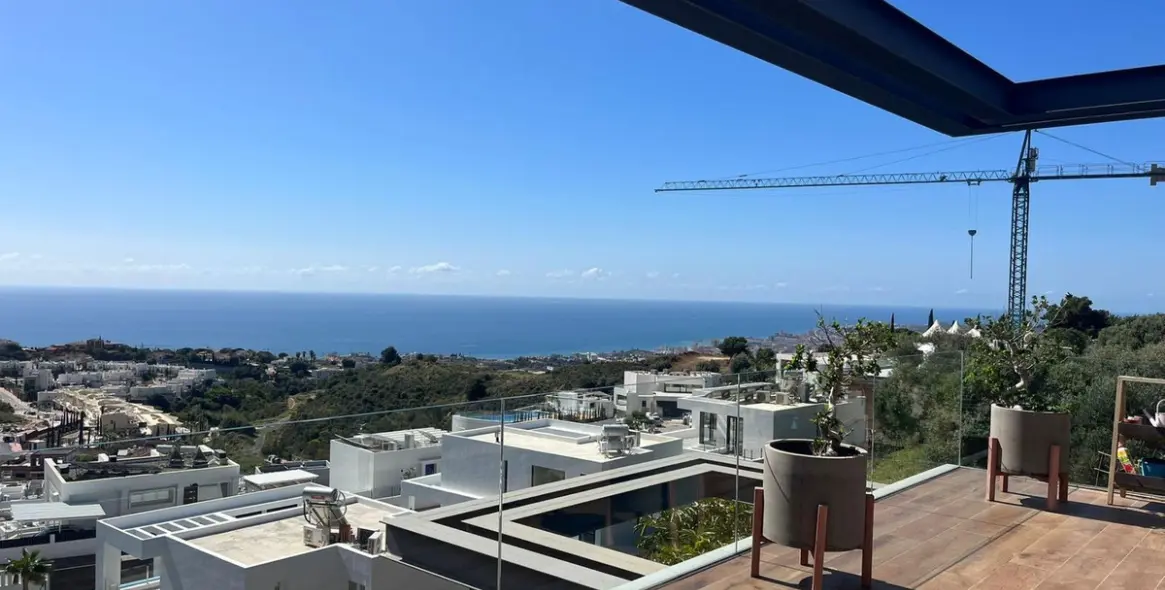 Sale of detached villa in Higueron 4