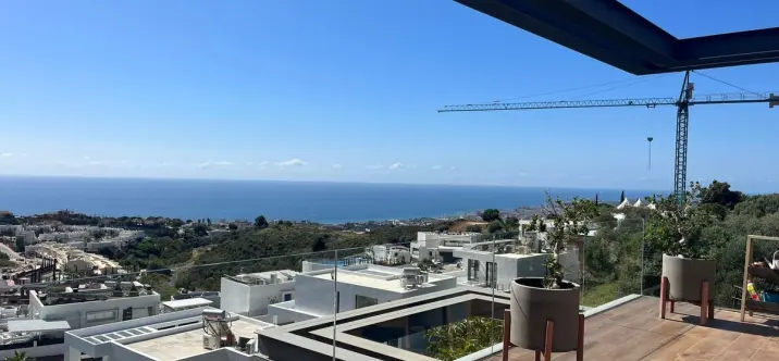 Sale of detached villa in Higueron 3